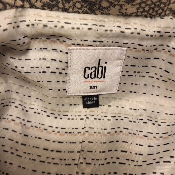 177. CAbi Camille #3134 Snakeskin Patterned Gray Cape Coat - Size Small - Picture 7 of 8